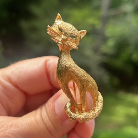 MONET Gold Tone Textured Cat Pin BROOCH - Picture 1 of 8
